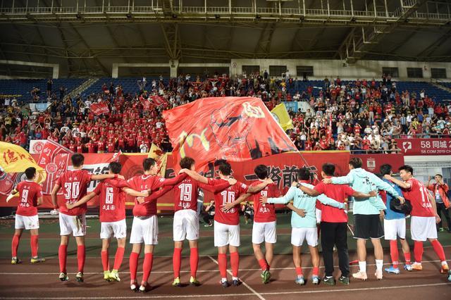 记者：16岁布基纳法索中场签约白堡，未来有望加盟切尔西