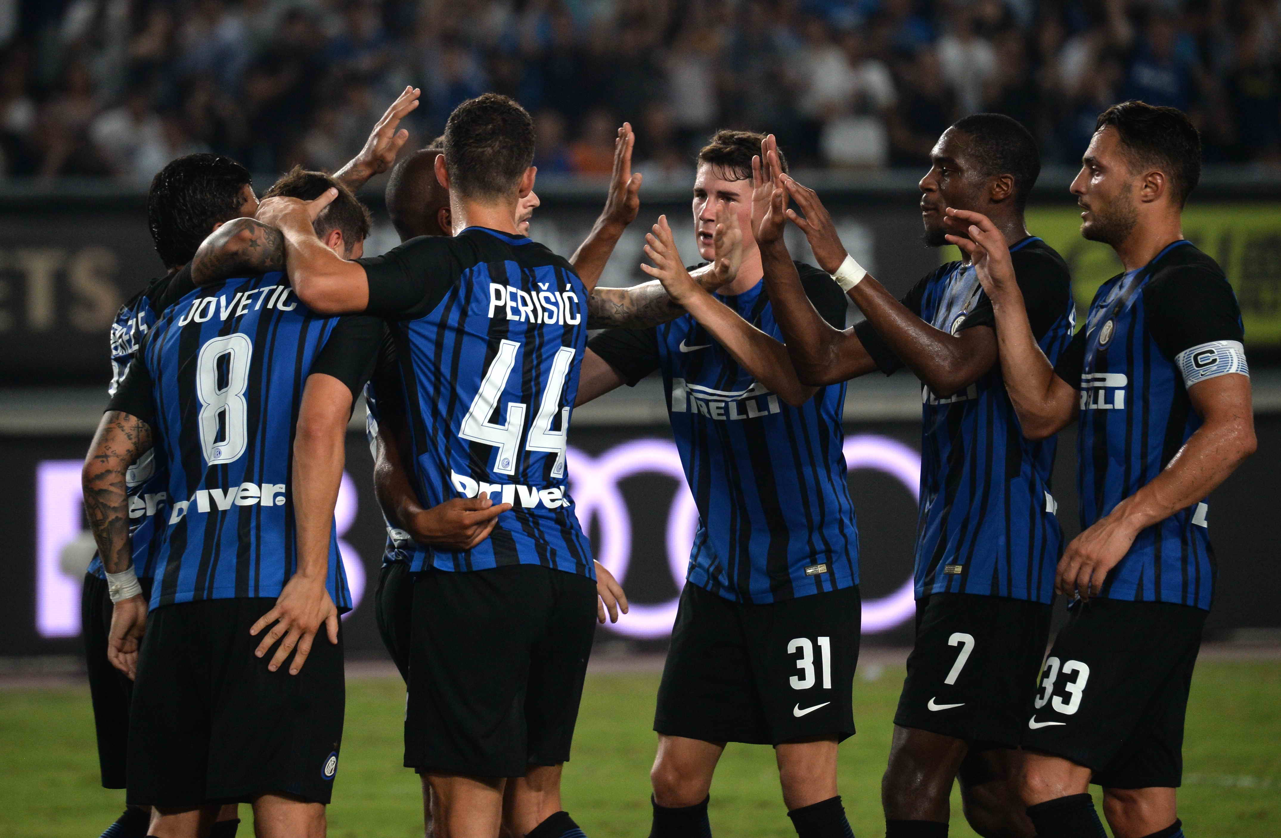 少年锋芒破阵来——卡尔的崛起之路（从少年到强者：卡尔的崛起轨迹）