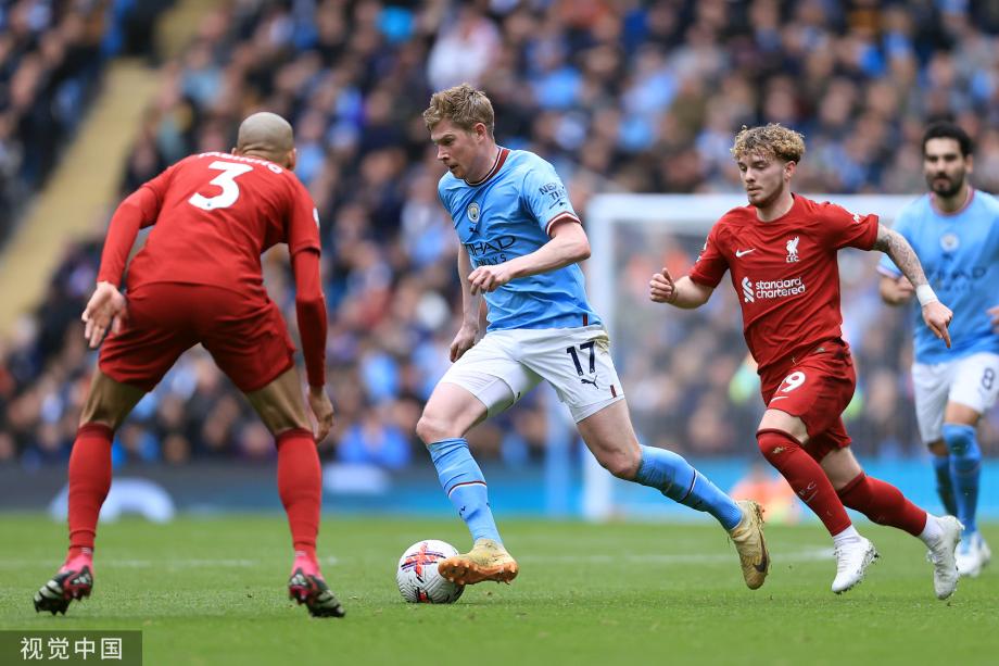 媒体人：不解老弗爷为何这么能忍维尼修斯，他对C罗都没这样（媒体人质疑：弗洛伦蒂诺为何对维尼修斯格外宽容，连对C罗都未如此）