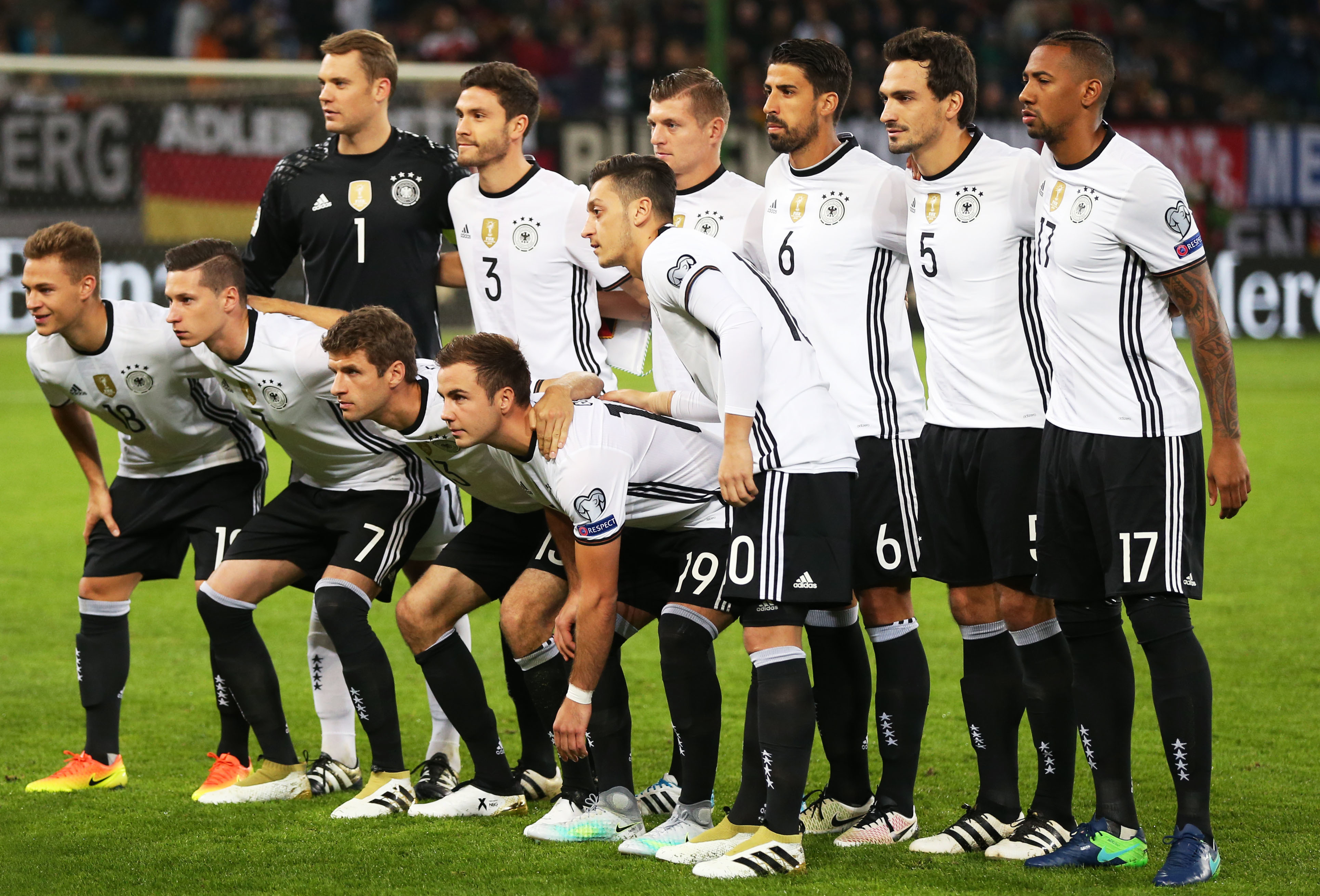 巧合？美国队此前刚赢了世界杯小组赛对手澳大利亚、巴拉圭（巧合还是必然？美国队此前刚战胜过世界杯同组的澳大利亚和巴拉圭）