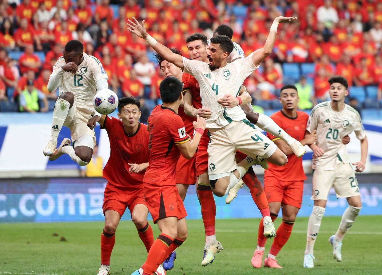 瑞士媒体：一名瑞士裁判涉嫌在女足更衣室偷拍1550小时视频（瑞媒称瑞士裁判疑在女足更衣室偷拍，涉约1550小时影像）