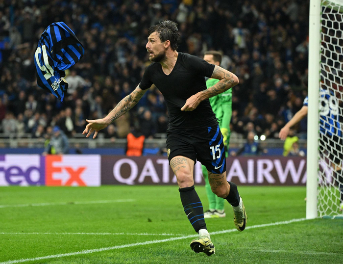 纳尼：葡萄牙队团结一致有很大机会夺冠；曼联能重返英超前四（纳尼：葡萄牙若齐心协力夺冠希望大，曼联有望重返英超前四）