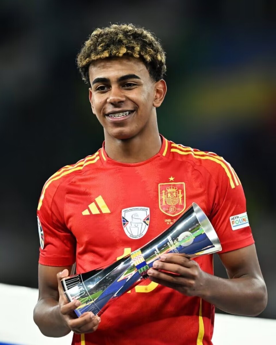 阿斯：巴萨和拜仁都有意桑托斯后卫索萨，后者被誉为新马塞洛（阿斯报：巴萨、拜仁有意引进桑托斯后卫索萨，被称新马塞洛）