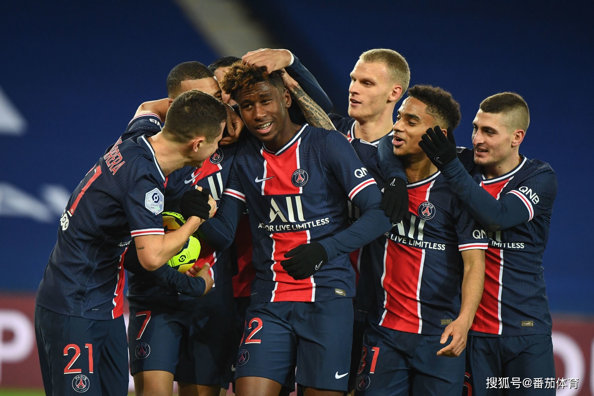 赵睿首秀半场3中3贡献8分2助，周琦3中3拿6分3帽（赵睿迎首秀半场3投全中砍8分2助攻，周琦同样3投全中收6分3次封盖）