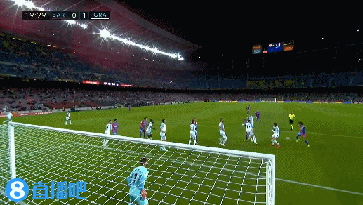 萨拉赫无缘利物浦欧冠名单，斯洛特称俱乐部必须作出回应；此前萨拉赫因未首发炮轰球队（萨拉赫落选利物浦欧冠名单，斯洛特称俱乐部须作出回应；其此前因未获首发曾公开抨击球队）