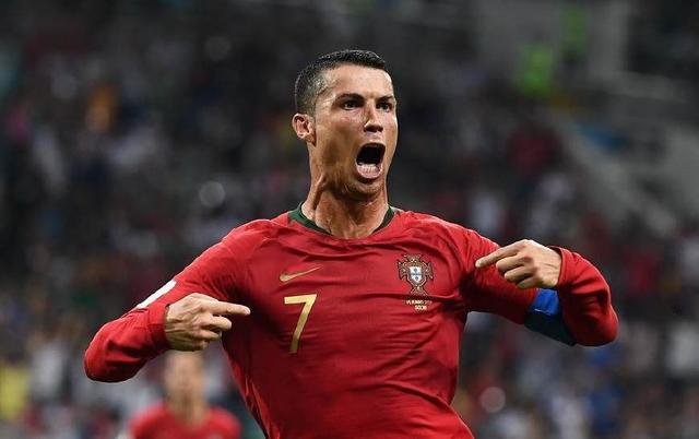 帕夫洛维奇：偶像是C罗；未来希望成为拜仁和德国的常规首发（帕夫洛维奇称偶像为C罗，目标是未来成为拜仁和德国队的常规首发）