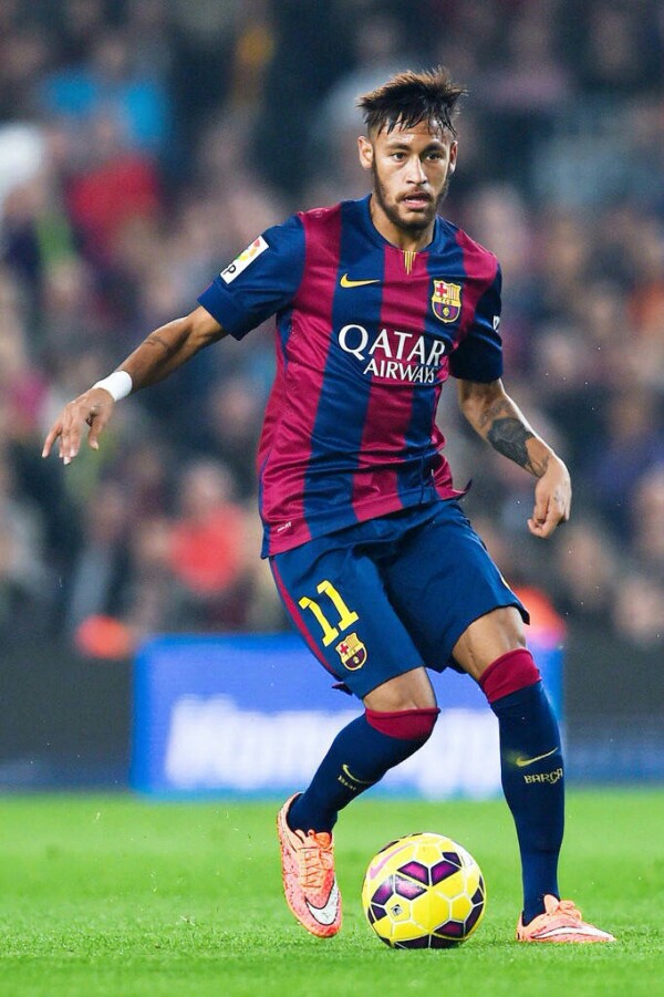 TA：曼城明夏可能签右后卫和右边锋，他们仍在关注利夫拉门托（TA称曼城明夏或引进右后卫与右边锋，仍关注利夫拉门托）