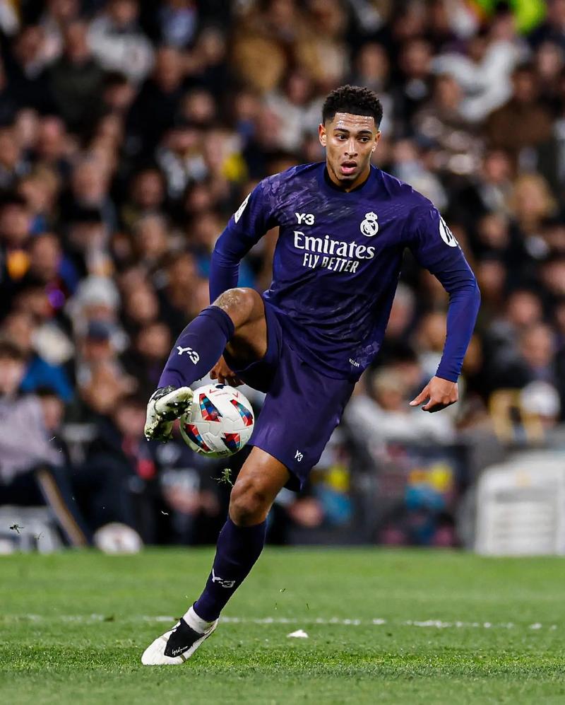 梅西结束印度行，已与家人一同返回阿根廷过圣诞节（梅西结束印度之旅，携家人返阿根廷共度圣诞节）