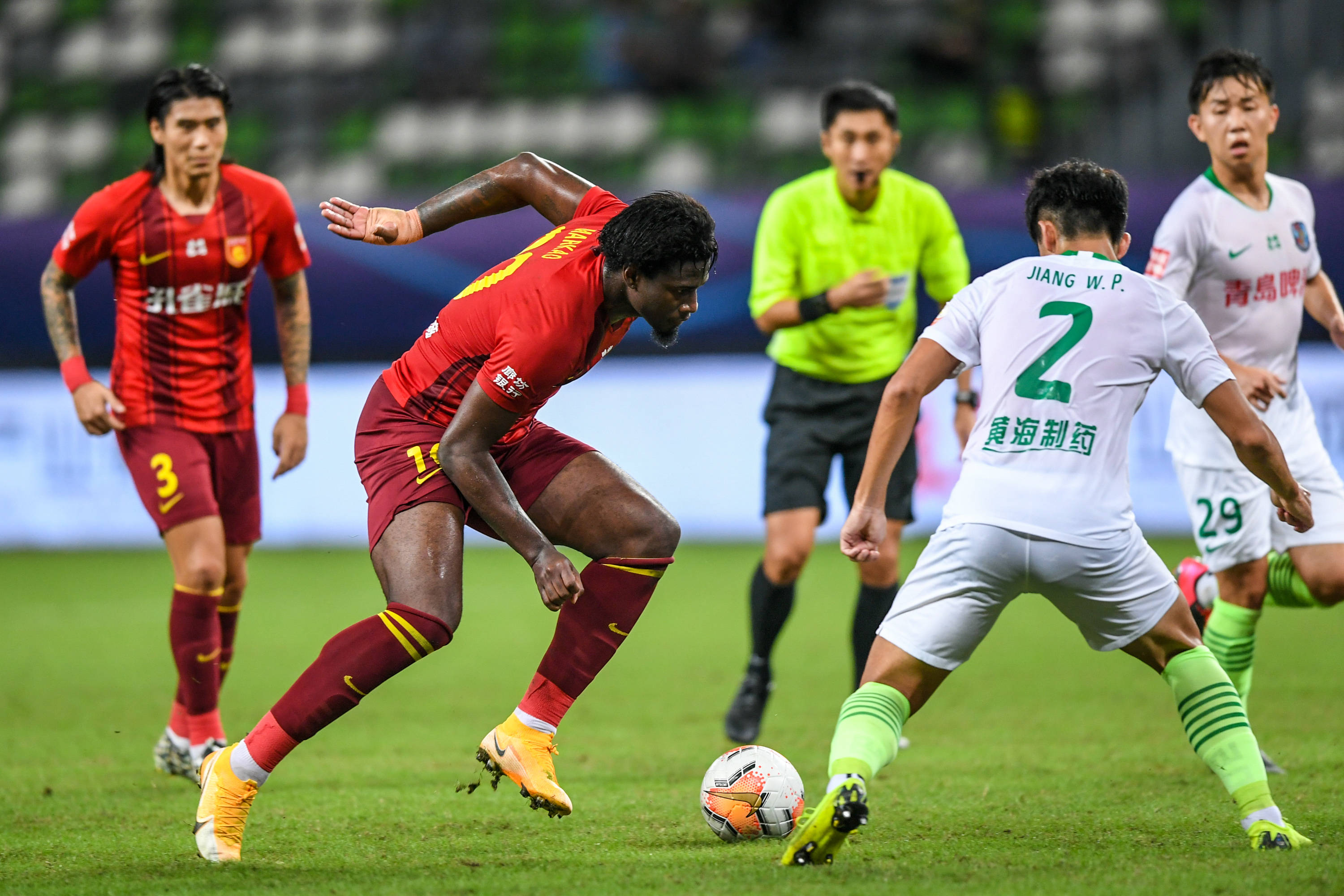 利物浦“红箭三侠”再度合体光芒四射（利物浦红箭三侠重聚 火力全开）